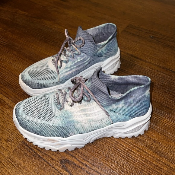 Gray, Blue & White Lightweight Fabric Tie Dye Lace Up Activewear Sneakers Size 8 - Picture 4 of 10